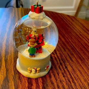 Hallmark Keepsake PEANUTS Merry Christmas, Charlie Brown ornament.